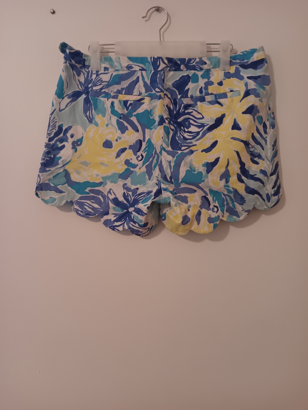 Lilly Pulitzer Magnolia Ylang Ylang Love Blue Yellow Scallop Hem Shorts Size 6 - Picture 3 of 6